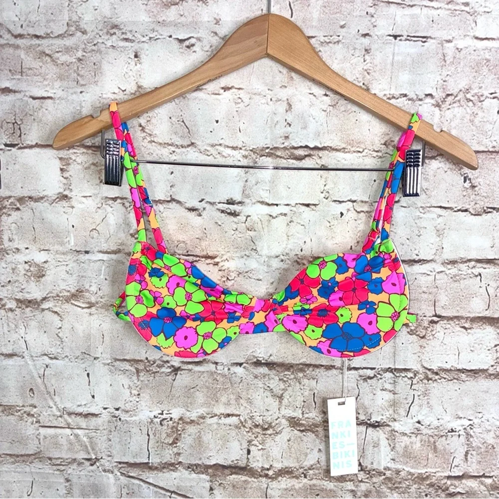 Frankie’s Bikinis Maggie Bikini Top in Groovy Florals Size Small NEW